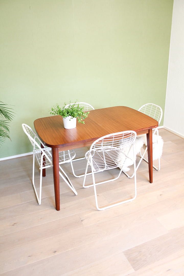 Vintage eettafel 122x90 / 161x90