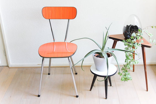 oranje formica stoeltje