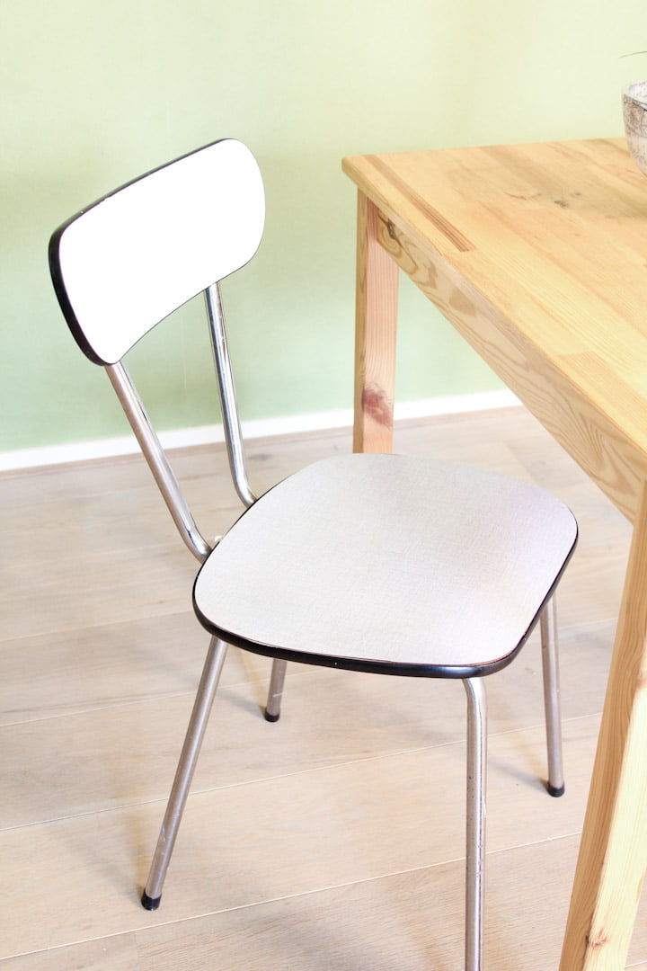 Wit / grijze vintage formica stoelen