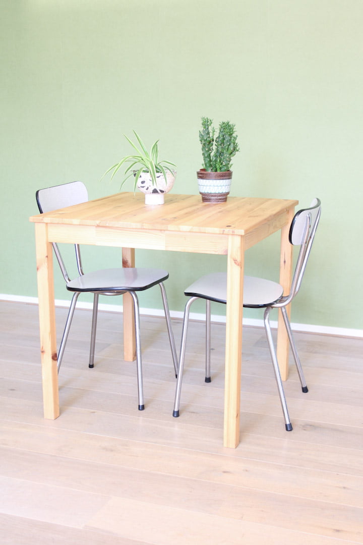 Wit / grijze vintage formica stoelen