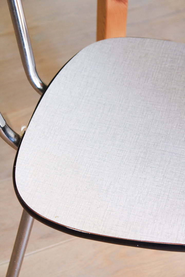 Wit / grijze vintage formica stoelen