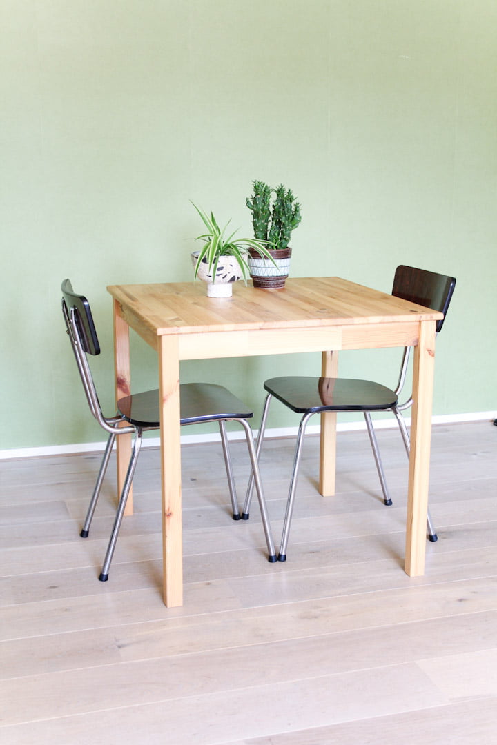 Bruine hout-look formica stoeltjes