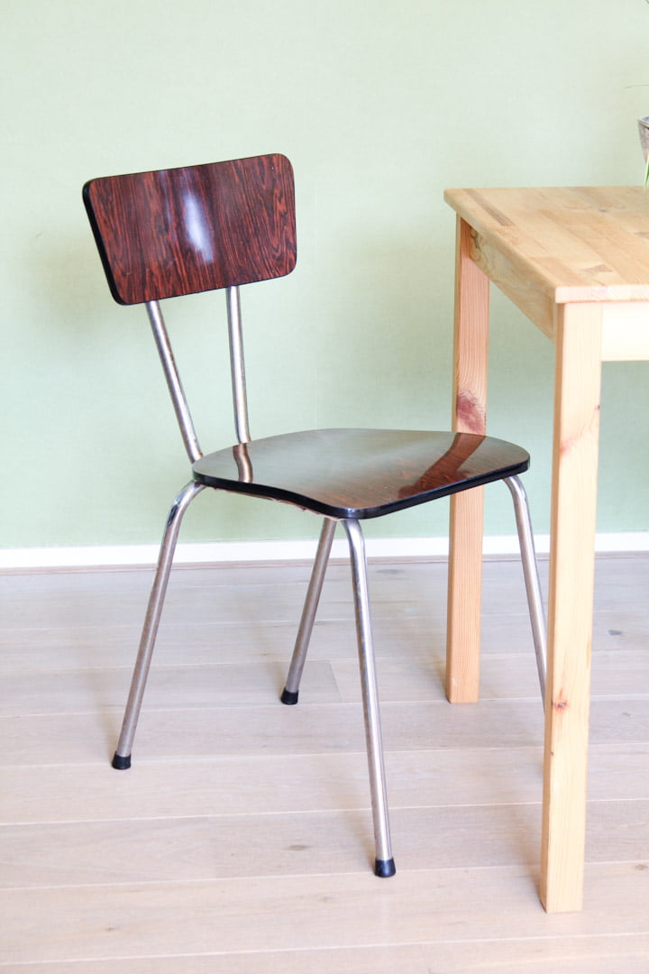 Bruine hout-look formica stoeltjes