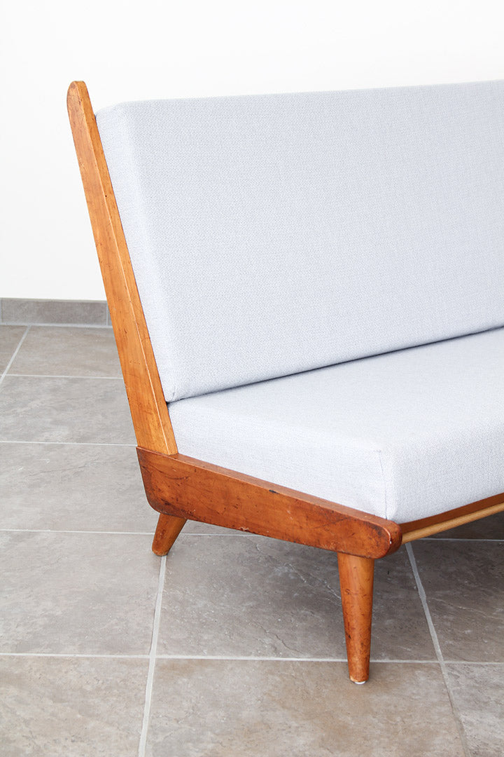 Pastelblauwe vintage jaren 60 bank