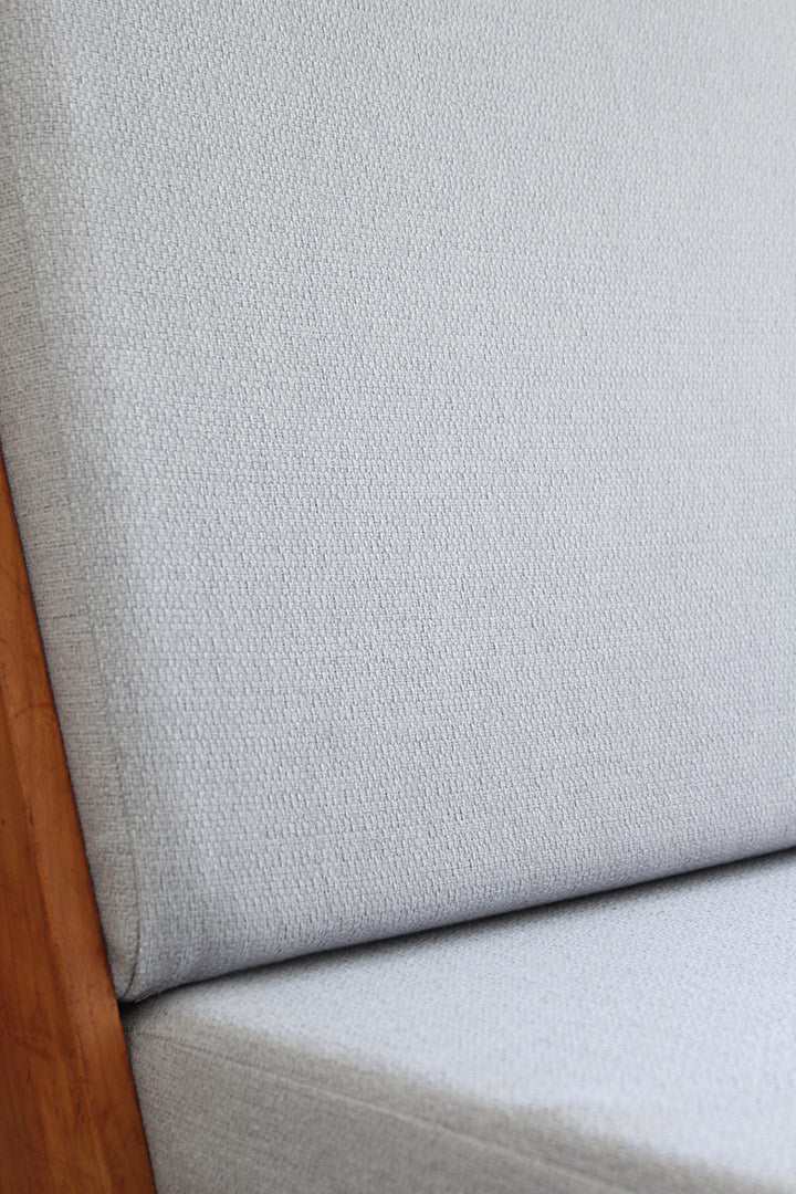 Pastelblauwe vintage jaren 60 bank