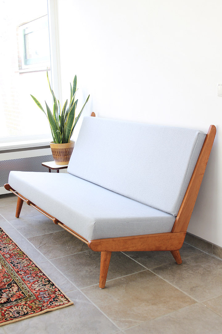 Pastelblauwe vintage jaren 60 bank
