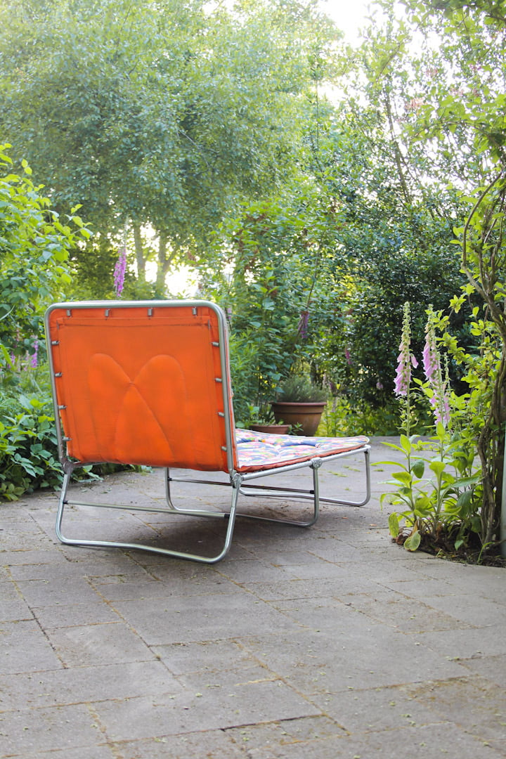 Vintage ligbed gekleurde bloemen