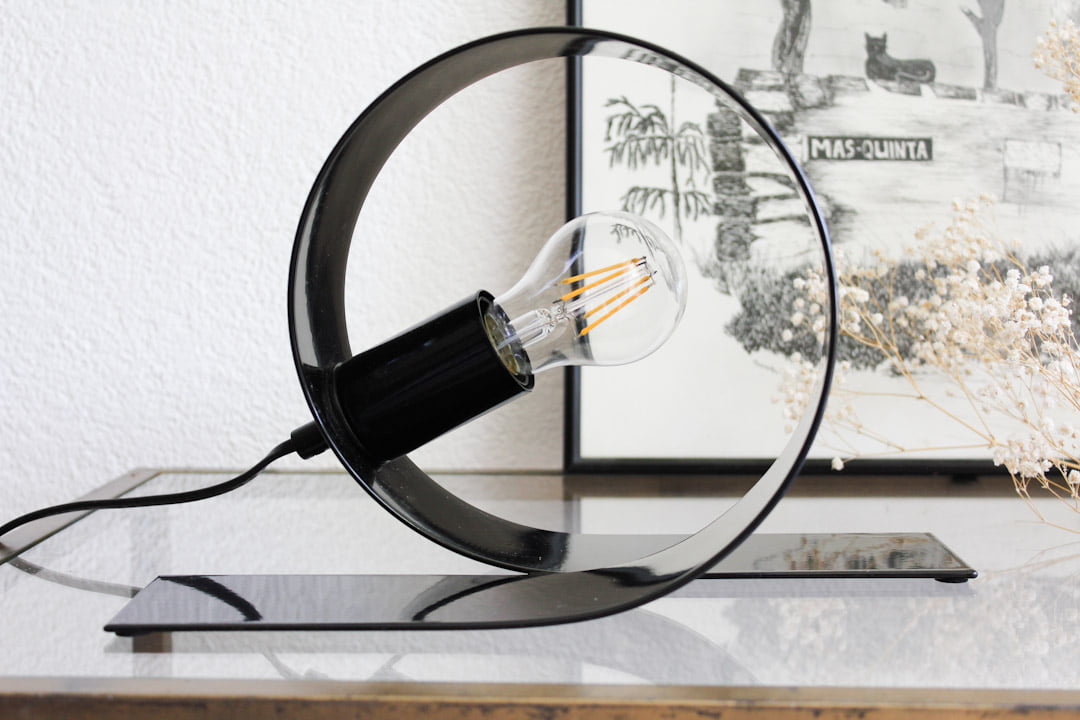 Zwarte nineties Massive loop lamp
