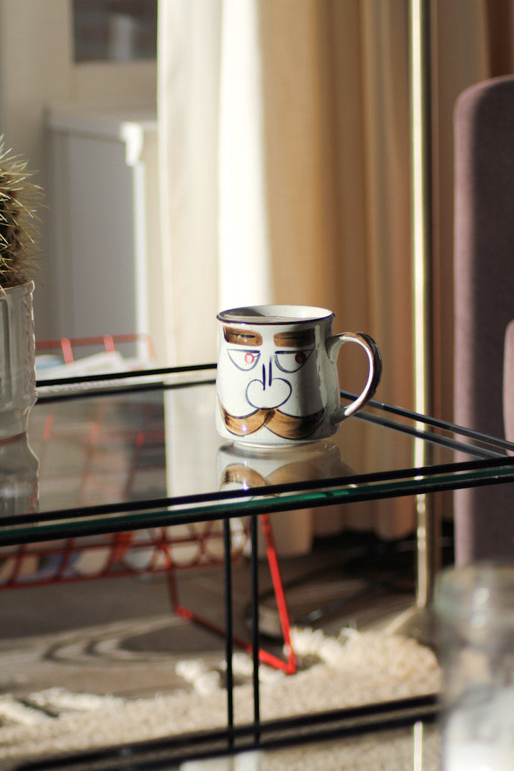 Mok met snor vintage jaren 70 met snorrenbeschermer