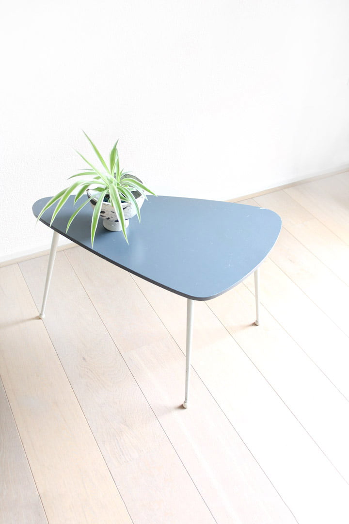 Vintage pastelblauw bijzettafeltje / salontafel