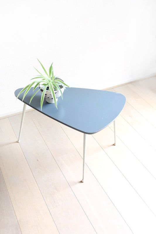 Vintage pastelblauw bijzettafeltje / salontafel