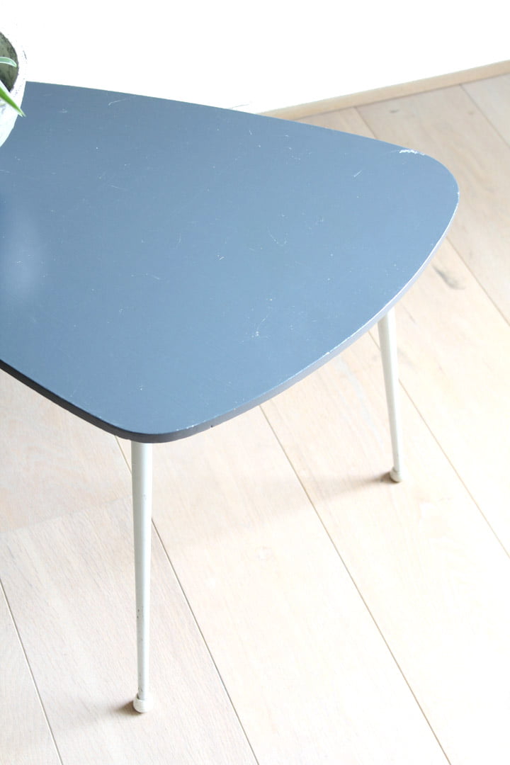 Vintage pastelblauw bijzettafeltje / salontafel