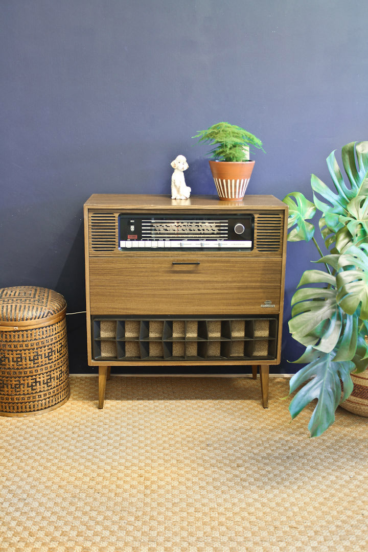 Vintage radiokast Grundig