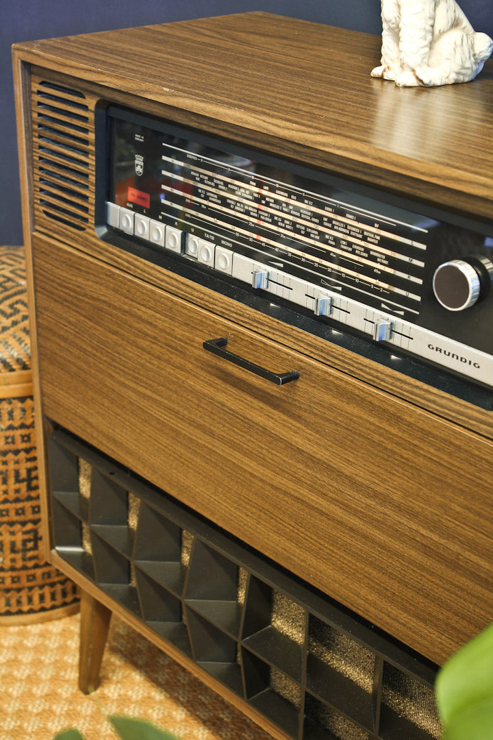 Vintage radiokast Grundig