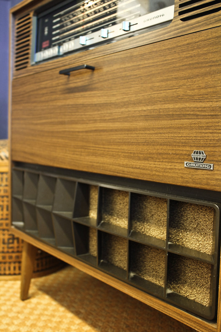 Vintage radiokast Grundig