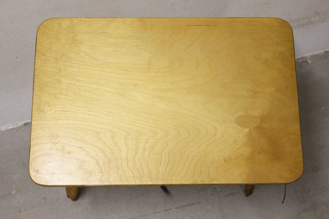 Vintage rotan tafeltje met houten blad