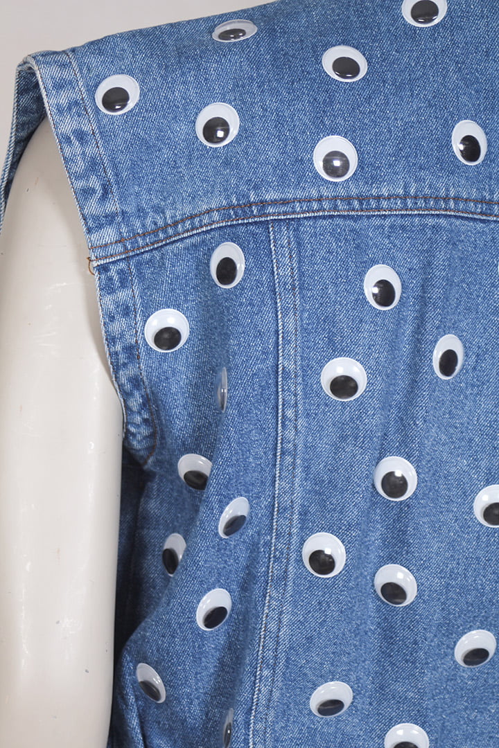 Googly eyes mouwloos spijkerjasje