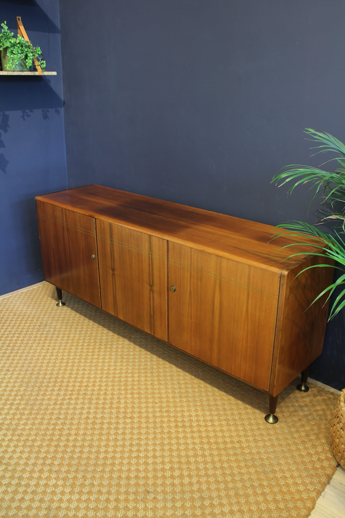 Vintage teak dressoir