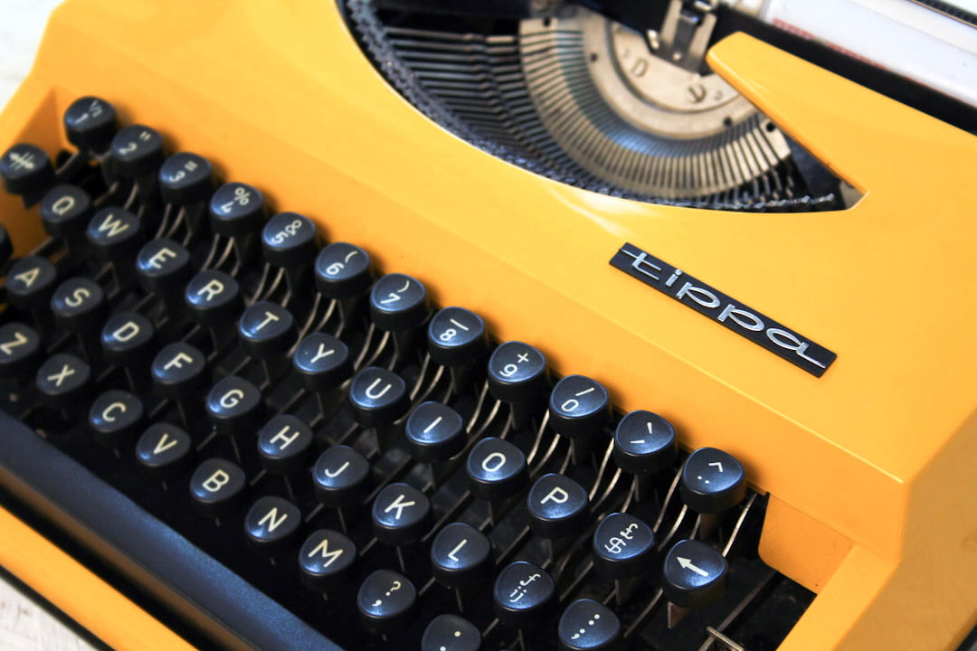 Adler Tippa S gele typemachine