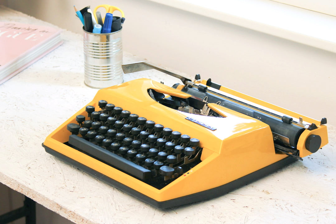 Adler Tippa S gele typemachine