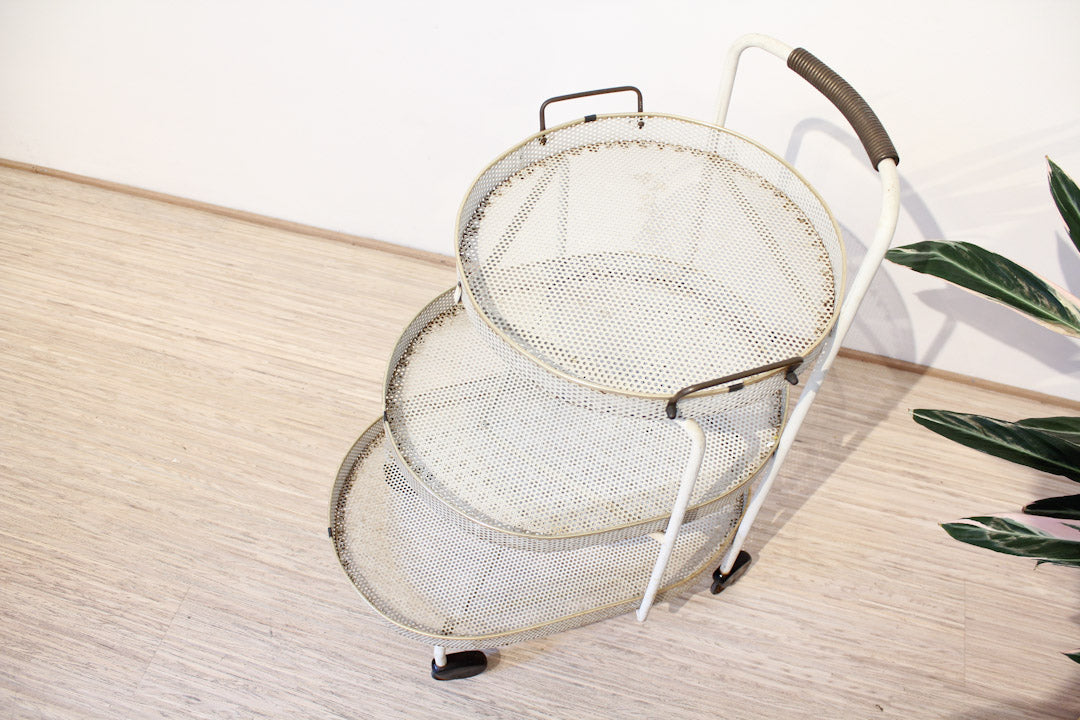 Vintage witte metalen serveerwagen met gouden / messing biezen