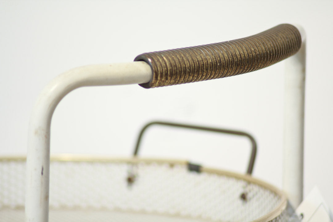 Vintage witte metalen serveerwagen met gouden / messing biezen