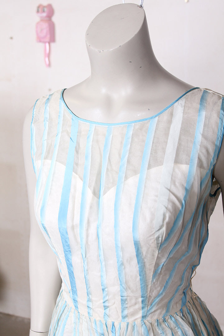 Lichtblauw wit gestreepte cocktailjurk vintage jaren 50