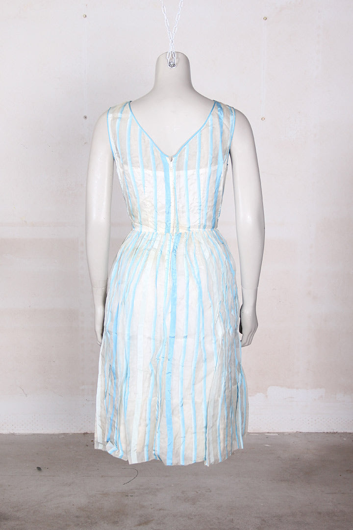 Lichtblauw wit gestreepte cocktailjurk vintage jaren 50